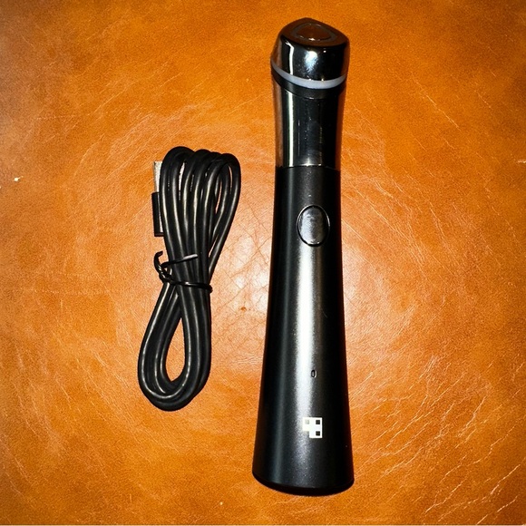 Medicube Black and Silver Facial Massager - Picture 4 of 7